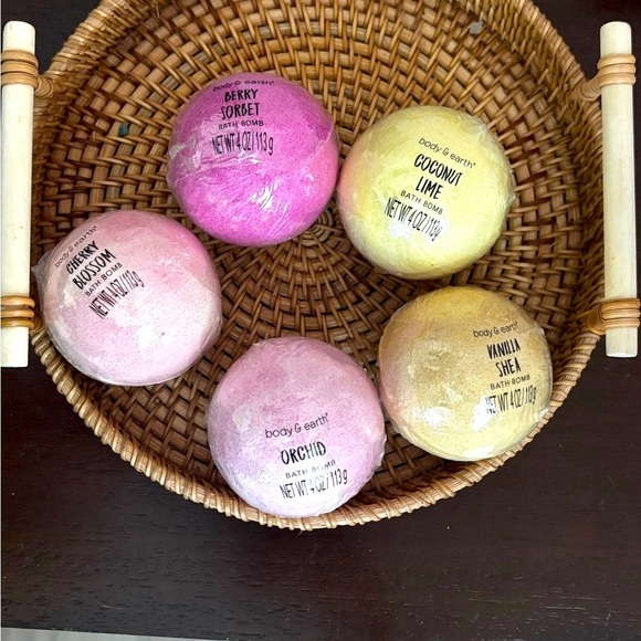 BODY&EARTH Bath Bomb Set - Picture 1 of 1
